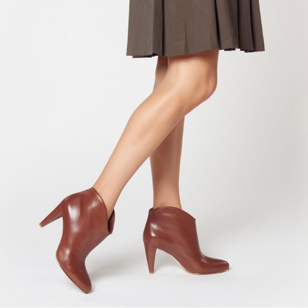 Etienne Aigner Seville Boots Sz 9 in burnt red